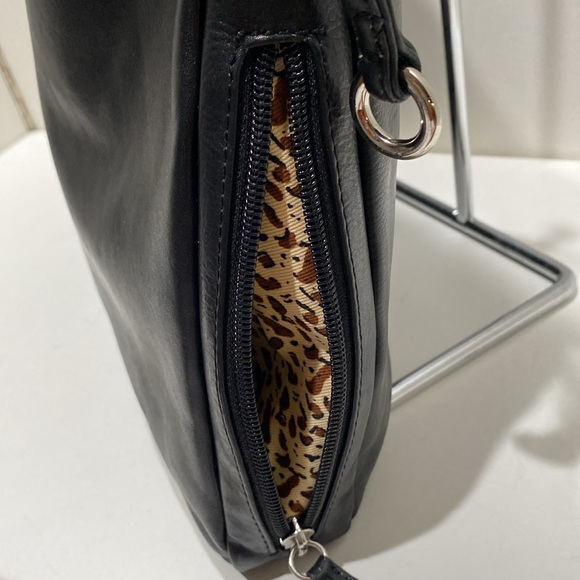 ILI New York Black Leather Drawstring Tote - Picture 5 of 16